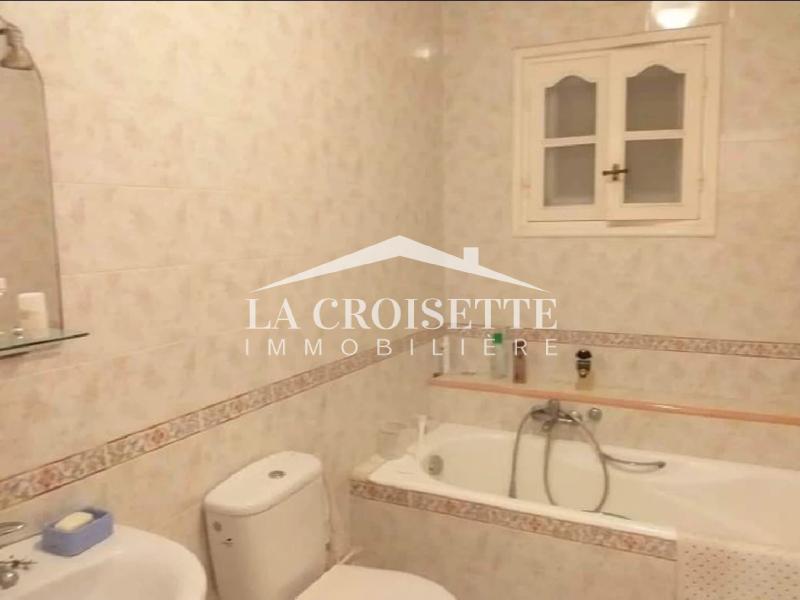 Rez-de chaussée de villa S+4 avec jardin à La Marsa
